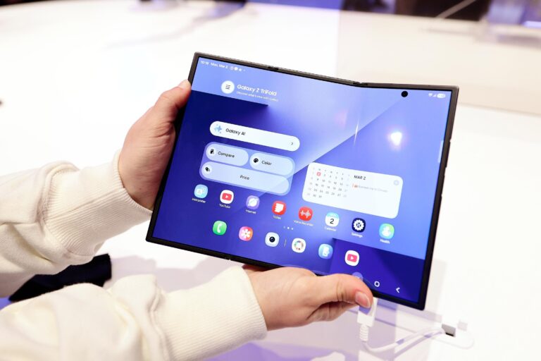 Weight Wars: How Samsung Just Made Foldables Feel Like Normal Phones