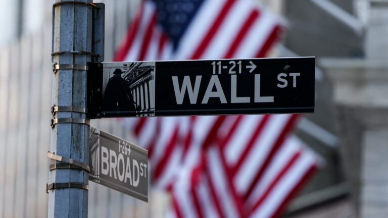 Chip Stocks Rebound Amid Fed Policy Outlook