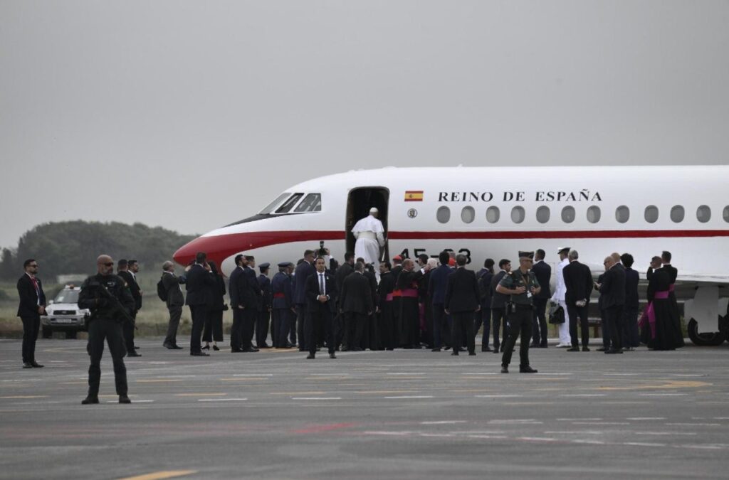 Papal Flight Delay and Royal Intervention
