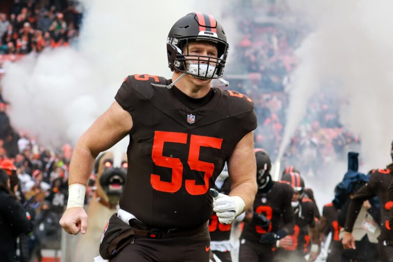 Ravens Sign Veteran Center Ethan Pocic to One-Year Deal