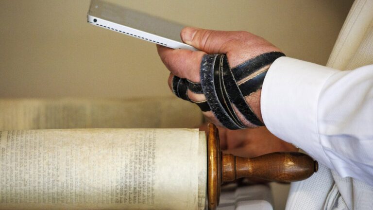 Orthodox Jewish Organizations Oppose Move to Permanent Daylight Saving Time