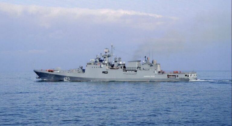 Ukraine Strikes Russian Warships and Grain Terminals in Novorossiysk