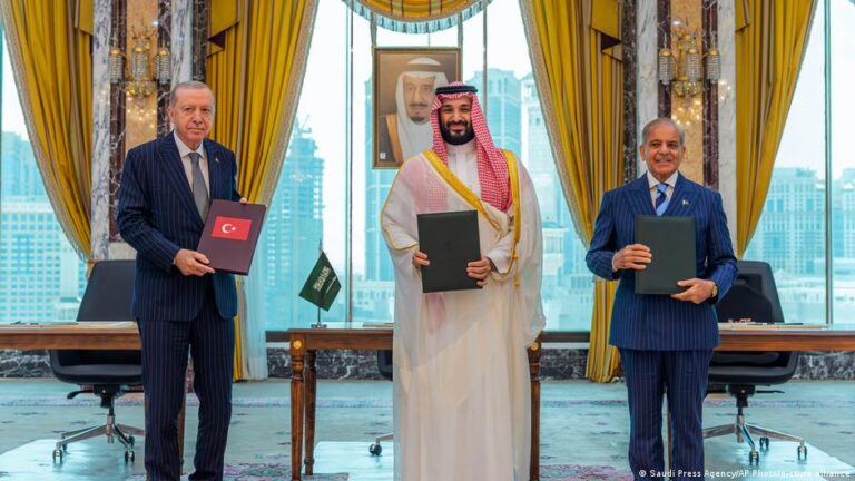 From left, Turkish President Recep Tayyip Erdogan, Saudi Crown Prince Mohammed bin Salman and Pakistani Prime Minister