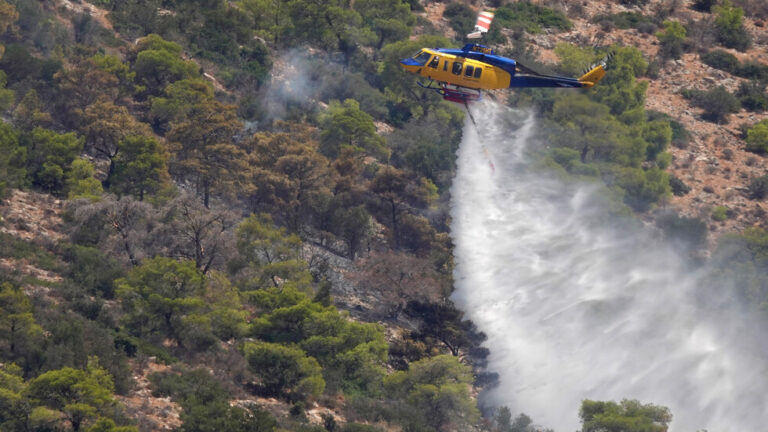 Wildfire Forces Evacuations in Siviri on Greece's Kassandra Peninsula