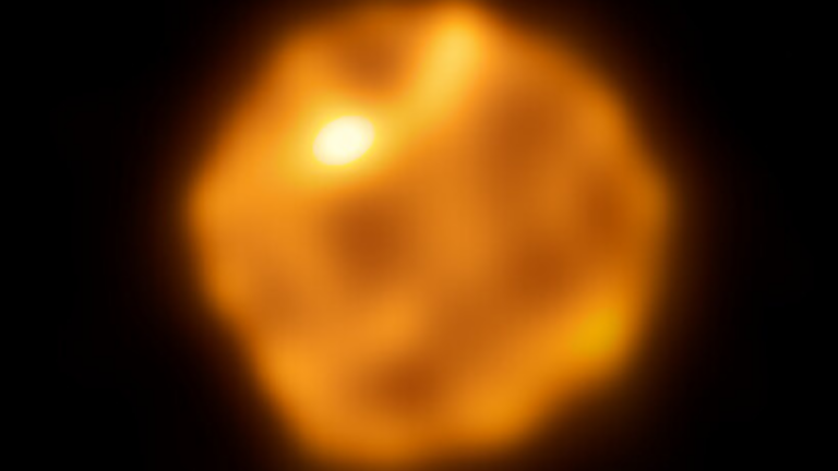 ALMA captures a stunning image of the doomed star Betelgeuse
