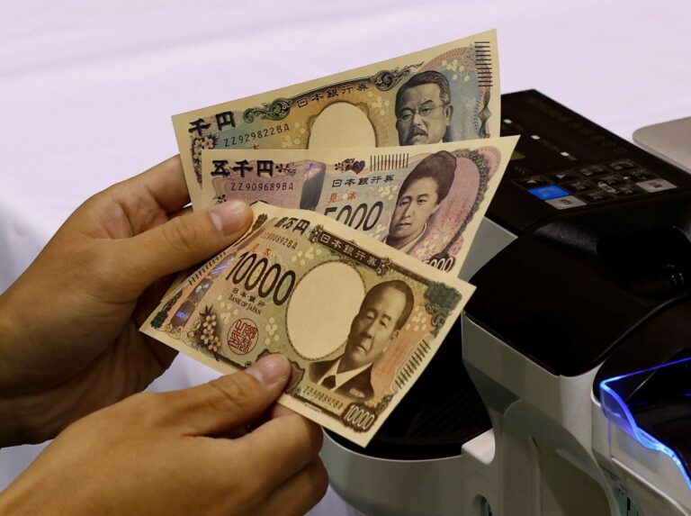 Yen Slips Toward Weekly Loss as Intervention Boost Fades