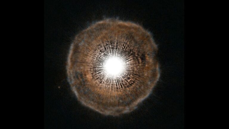Water Detected Near Milky Way's Supermassive Black Hole