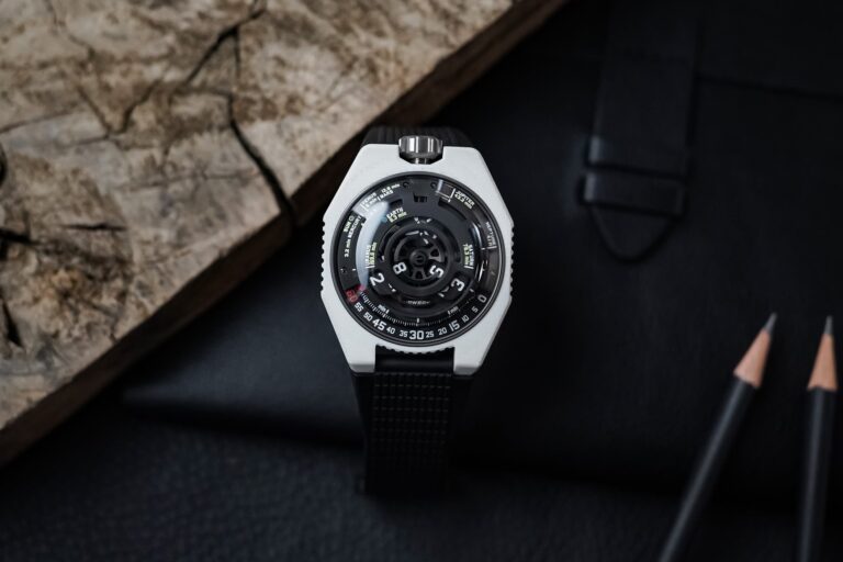 Hands-On: The Urwerk UR-100V Lightspeed Ceramic