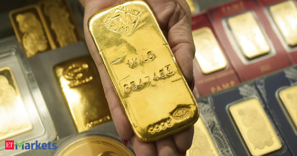 Gold dips as Fed rate-hike bets rise, still heads for best month since January