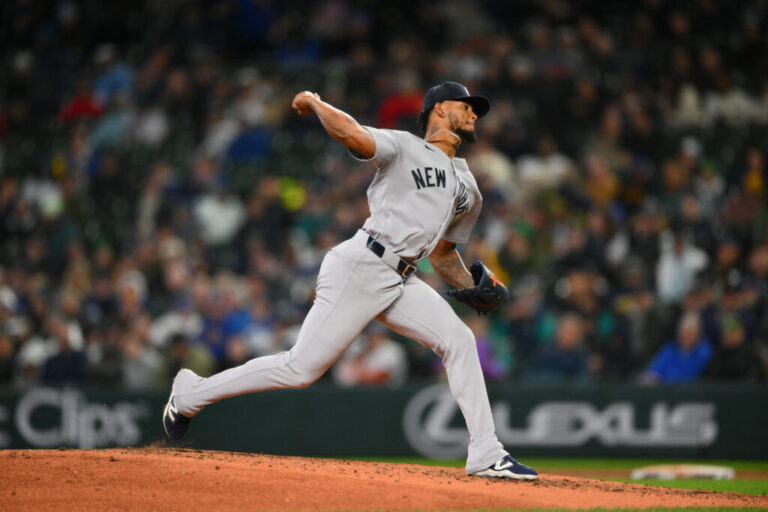 Pirates Acquire Camilo Doval
