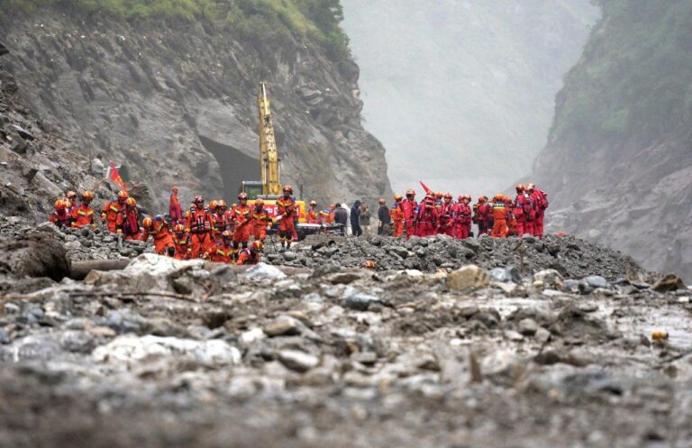 Nepal: Number of people missing after flood rises to 4,247, with more than 900 dead