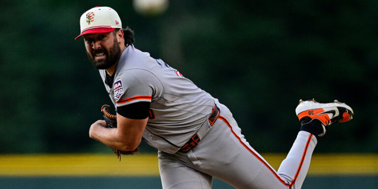 Padres acquire Robbie Ray from Giants