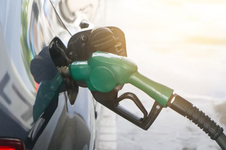 US Diesel Prices Near Record Highs as Middle East Conflict Hits Refineries