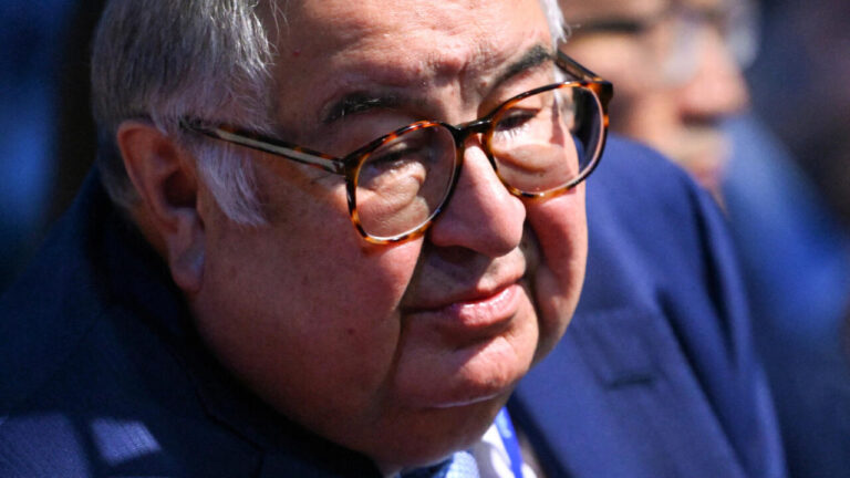 France pushes to lift E.U. sanctions on oligarch Usmanov