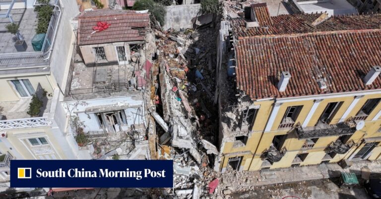 2 Dead, 4 Missing After Explosion in Athens Tourist District