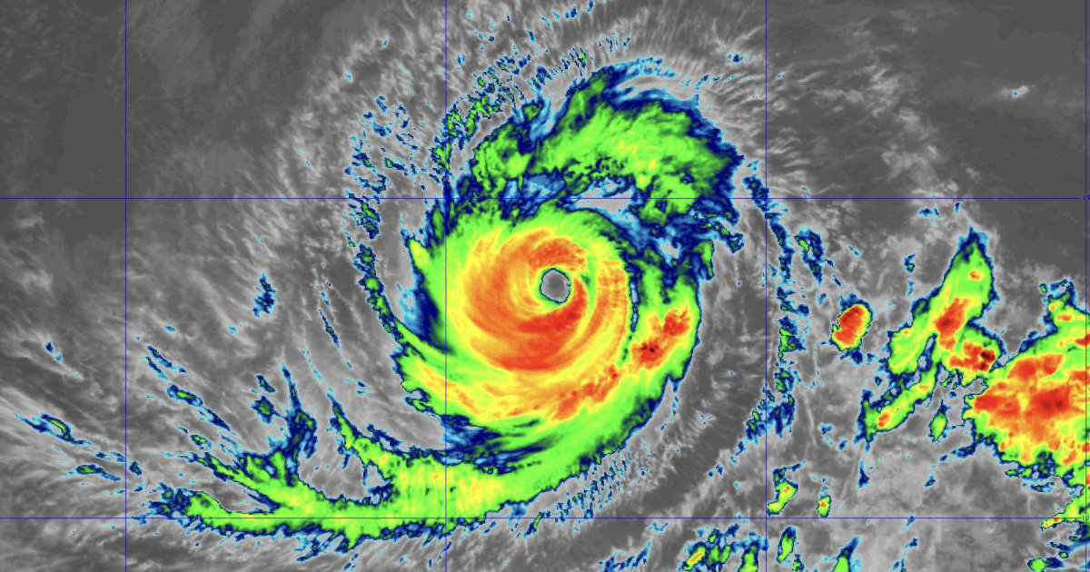 Hurricane Lowell Threatens Hawaii With Dangerous Surf And Heavy Rain