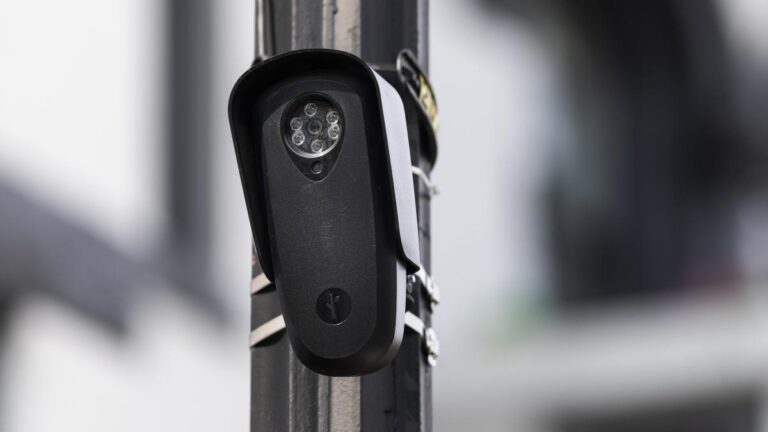 La rebelión contra las cámaras con inteligencia artificial: Estados Unidos sabotea los dispositivos de vigilancia Flock