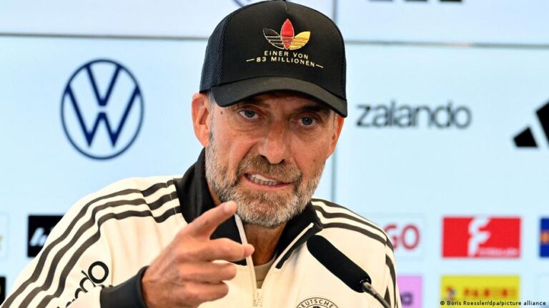 Jürgen Klopp speaking at a press conference