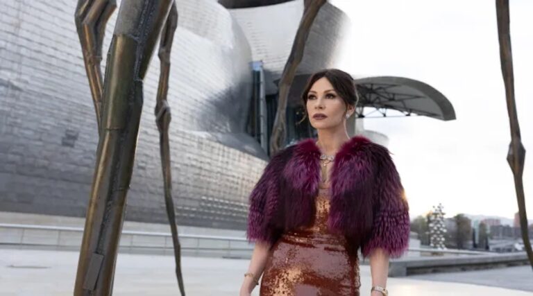 Fans praise Catherine Zeta-Jones for using Welsh accent in new series