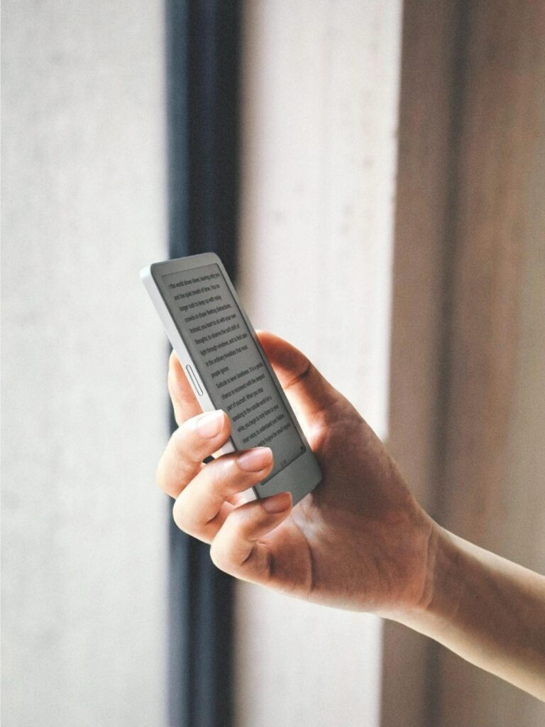 The Boox Picco e-reader seen from the front