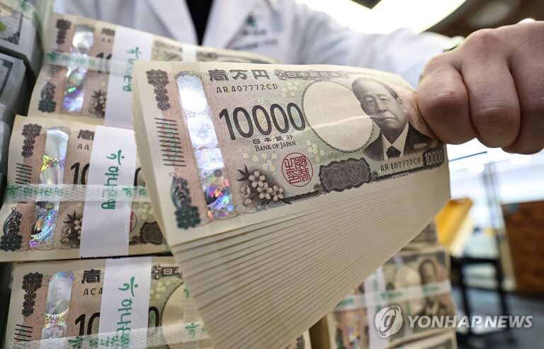 Japan Yen Falls After Rate Hike as Authorities Warn