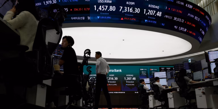 Oil Rises as Escalating U.S.-Iran Conflict Stokes Supply Disruption Fears