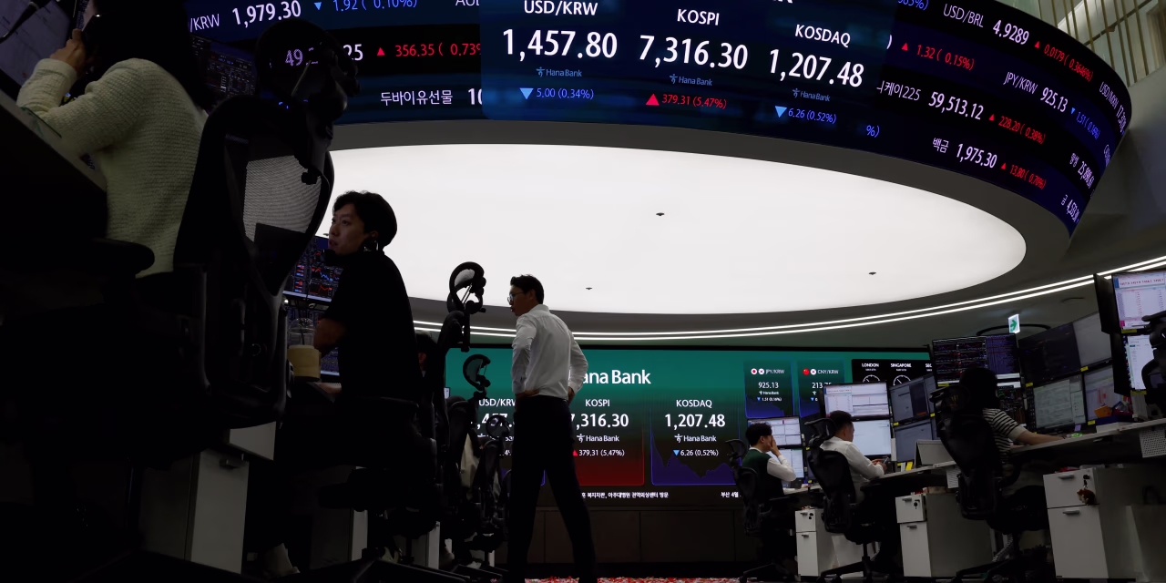Oil Rises as Escalating U.S.-Iran Conflict Stokes Supply Disruption Fears