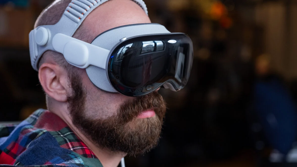 Apple's Next Vision Pro Is Reportedly on Life Support