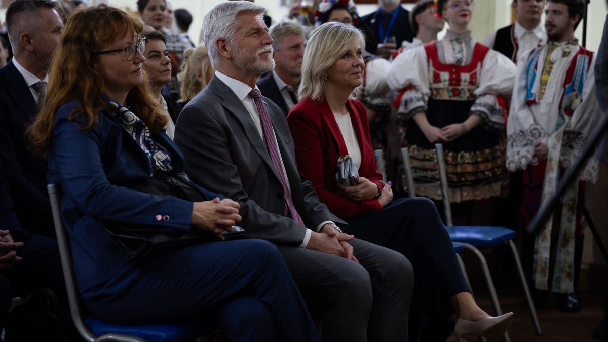 Eva Pavlová Praised By Designer For Prague Castle Outfit