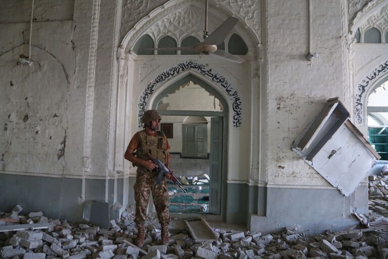 Pakistan Mosque Bombing at Police Facility Kills 17 and Wounds 73