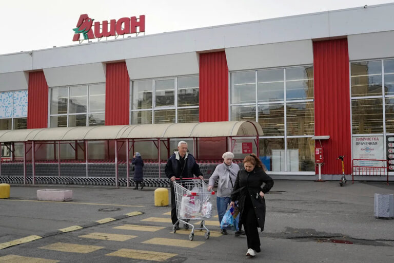 Russia Seizes Local Assets of Nestle and Auchan Under New Decrees