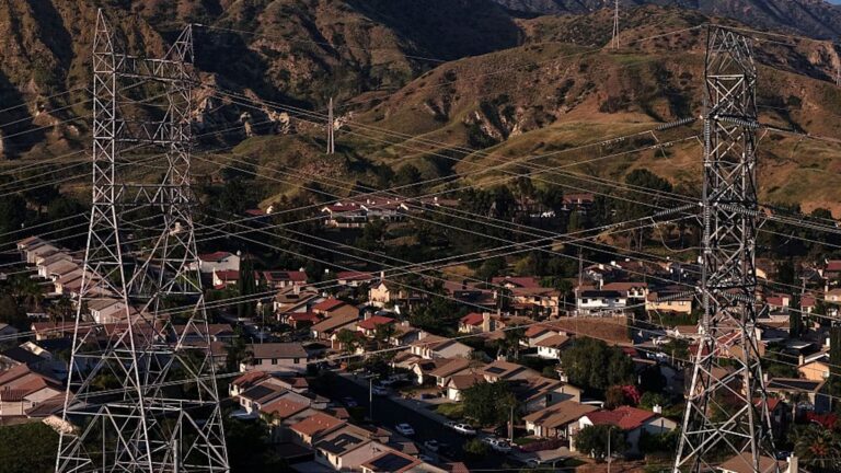 Energy Department will spend 2 billion to upgrade aging power grid