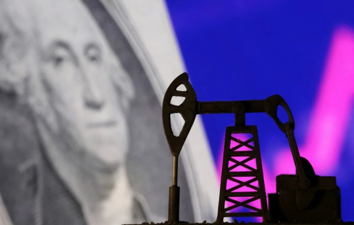 Dollar Strengthens as Treasury Yields Rise Amid Inflation Fears
