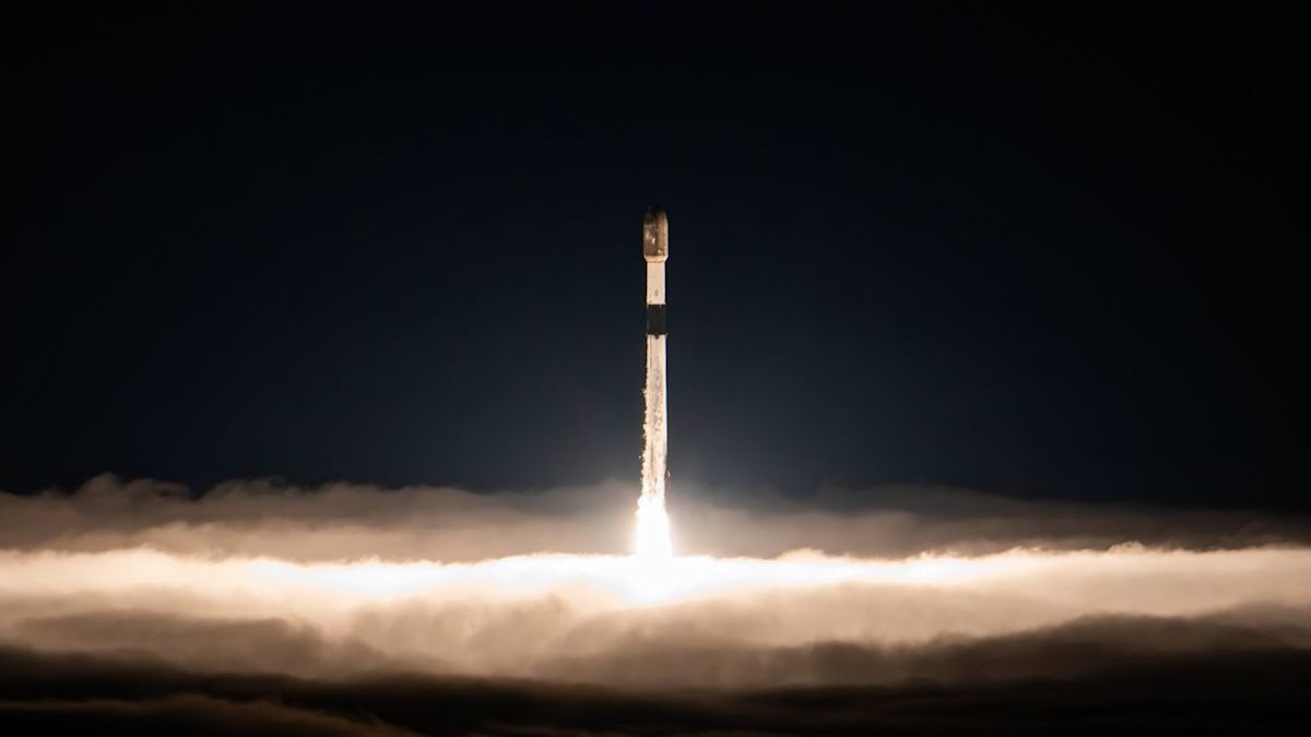 SpaceX launches Falcon 9 rocket with 27 Starlink satellites from Vandenberg