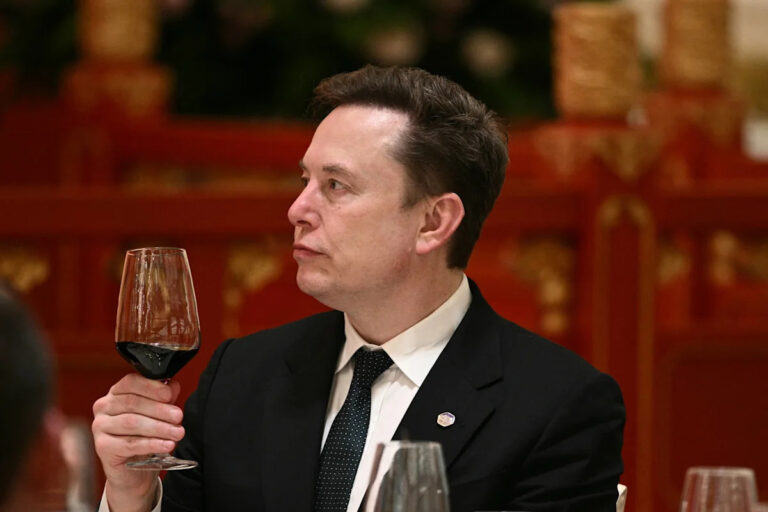 Musk's Self-Growing Moon City Plan Faces Dire Water Shortages