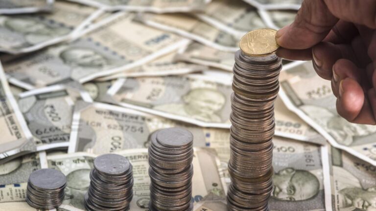 Rupee plunges 23 paise to 95.96 against U.S. dollar amid spike in crude oil