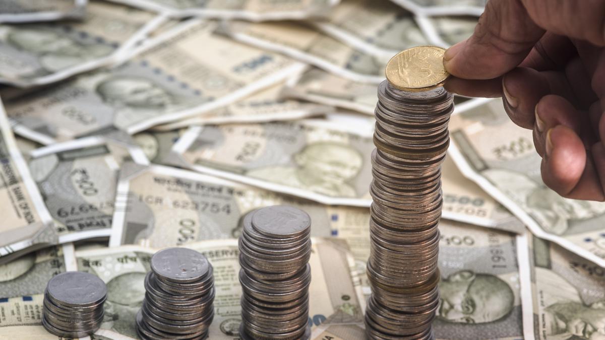 Rupee plunges 23 paise to 95.96 against U.S. dollar amid spike in crude oil