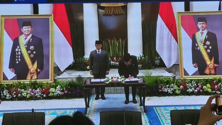 Arrmanatha Nasir Officially Leads Ministry of Foreign Affairs After Handover Ceremony