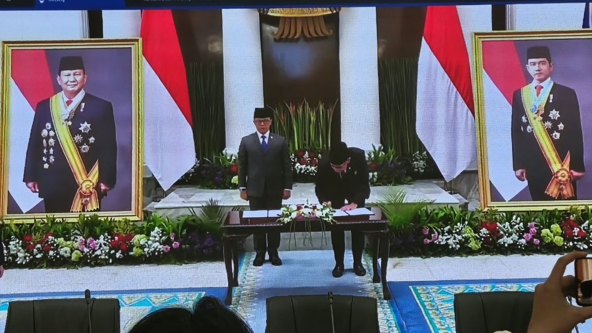 Arrmanatha Nasir Officially Leads Ministry of Foreign Affairs After Handover Ceremony