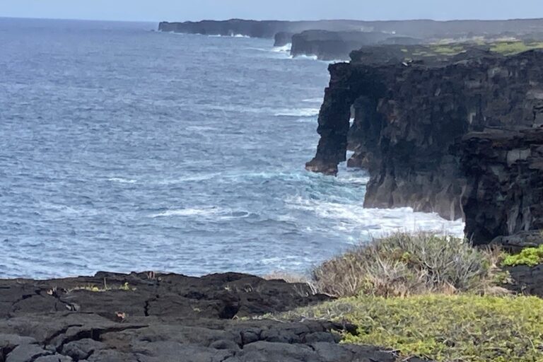 Hōlei Sea Arch collapses into Pacific Ocean