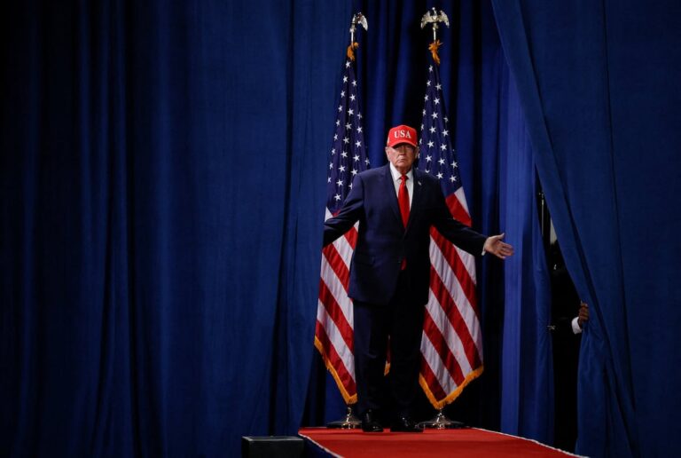Trump Embarks on Rally Tour for Midterms