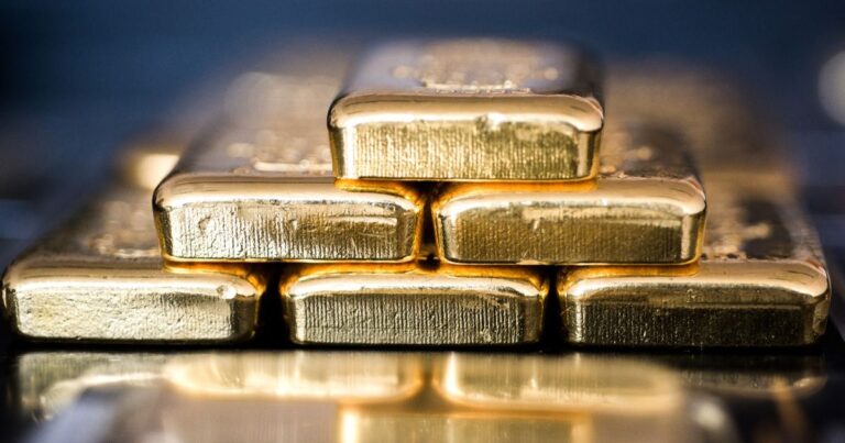 Gold Prices Top ,000 After Tech Sell-Off