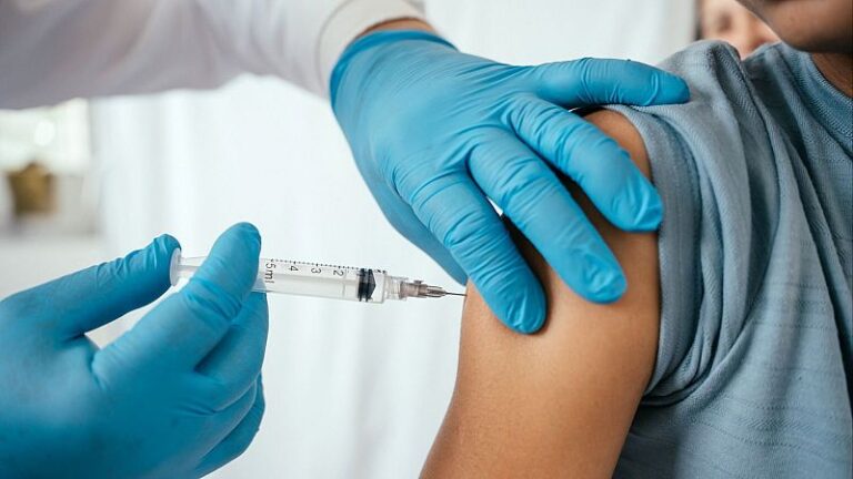 Spain Debates Combined or Separate Flu and COVID-19 Vaccination