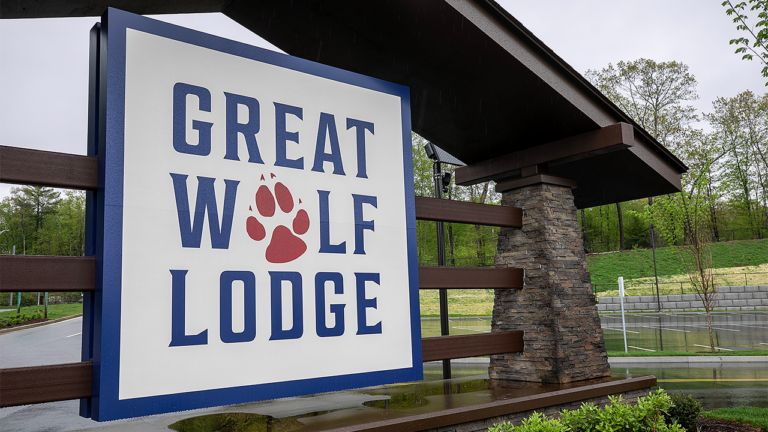 Pennsylvania mom accused of stabbing husband, toddler at Great Wolf Lodge