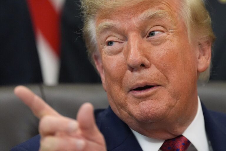 Trump Puts on a Midterms Show for an Audience That's Already Sold