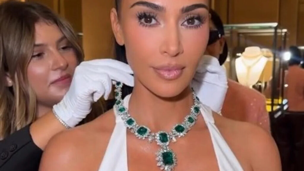 Kim Kardashian Views Elizabeth Taylor Jewelry For Birthday