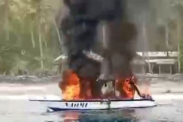 Nusa Penida Boat Explosion Forces Tourists to Swim for Safety