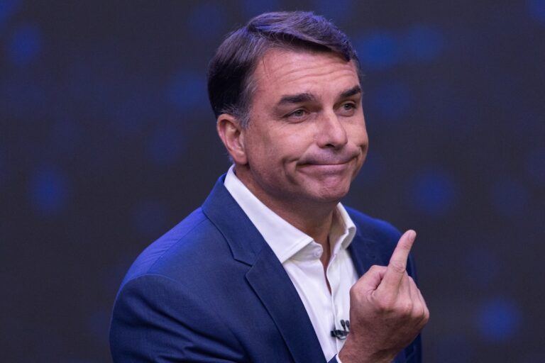 Lula and Flávio Bolsonaro Face Off in Brazil Runoff