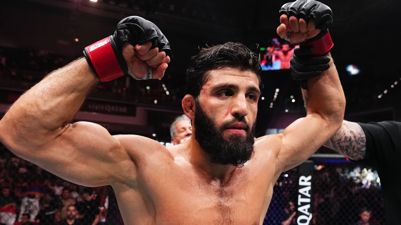 Arman Tsarukyan Dominates Dillon Danis in RAF 14 Main Event