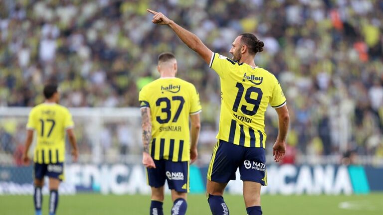 Fenerbahçe Defeats Alanyaspor 3-0 in Süper Lig